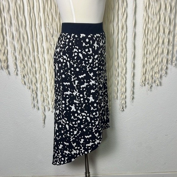 Cabi Faux Wrap Dixon Skirt Size Small in Black & White Ink Floral - Picture 5 of 10